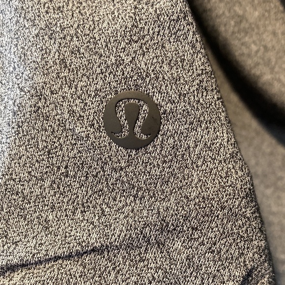 Lululemon brand Gray athlete is athletic women’s sport top exercise gym, size 4 - Picture 3 of 5